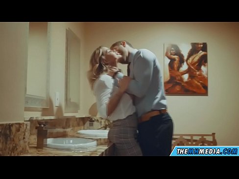 ❤️ When a busty blonde seduces you in a public toilet ️❌ Quality sex at en-gb.prendiporno.ru ️